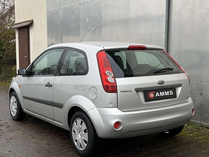 Gebraucht Ford Fiesta Fun X 60 PS (44 kW) 2007 Polarsilber metallic Kleinwagen