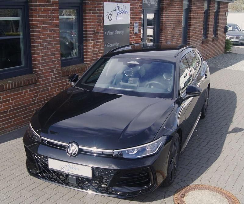 Gebraucht VW Passat R-line 193 PS (141 kW) 2024 Schwarz Kombi