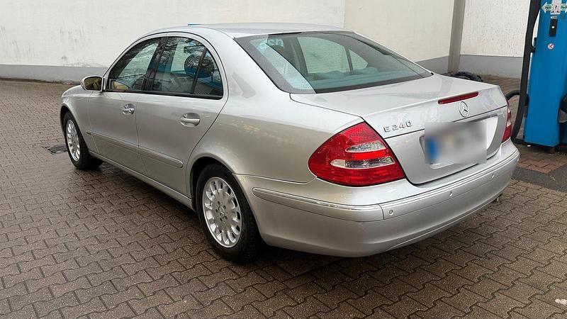 Gebraucht Mercedes E240 Elegance 170 PS (125 kW) 2004 Silber Limousine