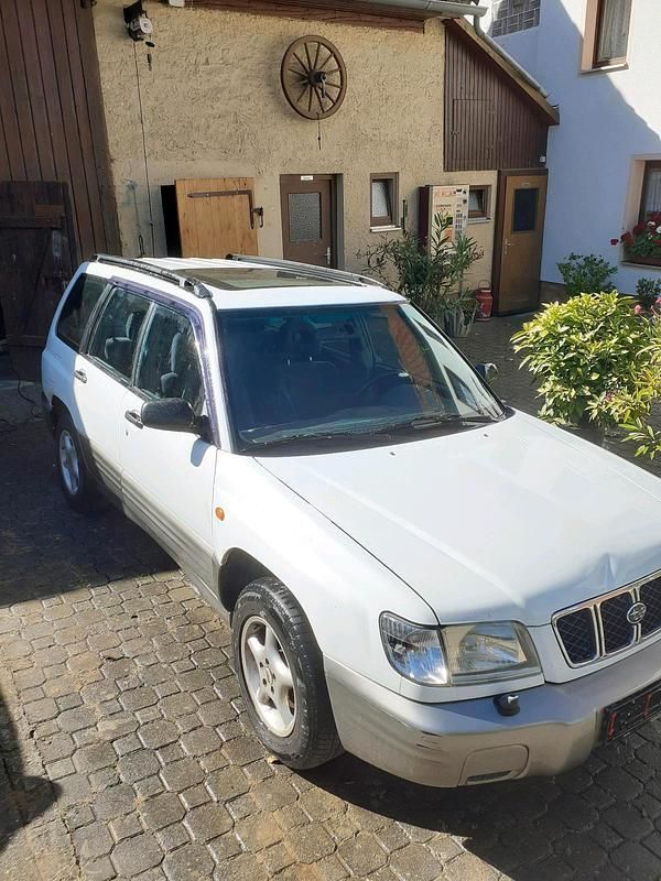 Weiß Gebraucht 2002 Subaru Forester SUV | 2.900 € (Fairer Preis) - Bild 1/4