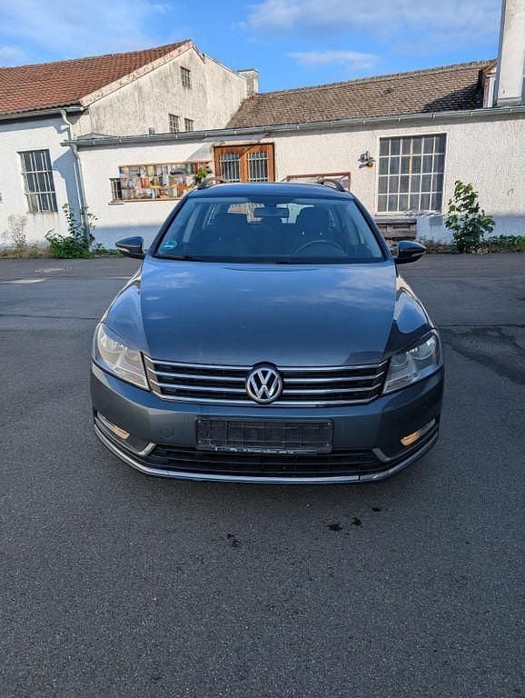 Grau Gebraucht 2013 VW Passat Comfortline Kombi | 4.900 € (Guter Preis) - Bild 1/4