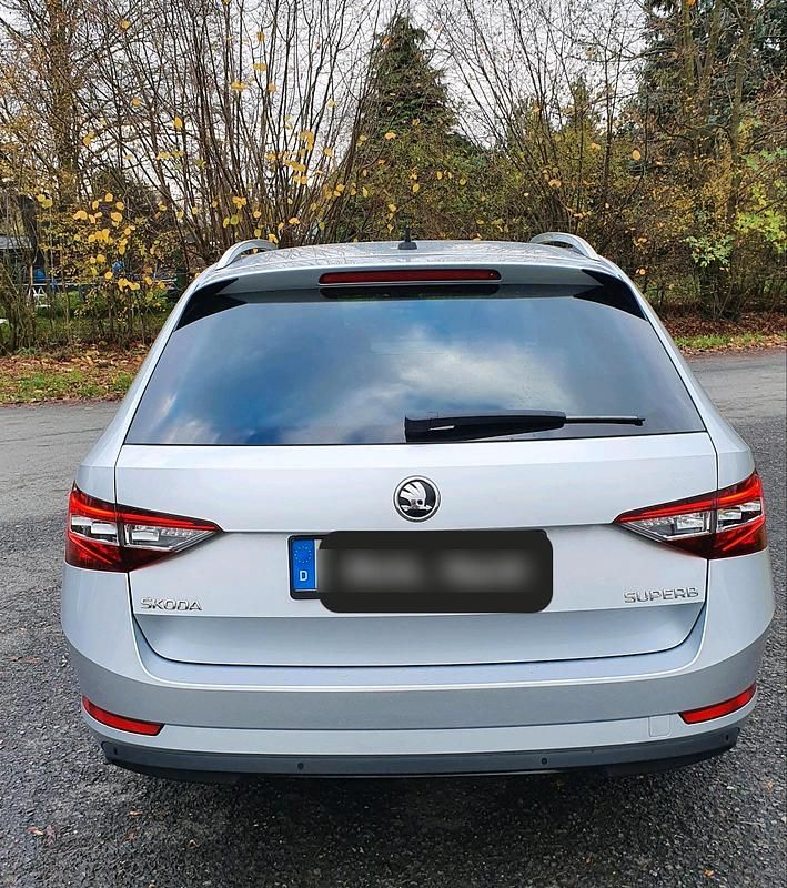 Gebraucht Skoda Superb Style 150 PS (110 kW) 2017 Silber Kombi