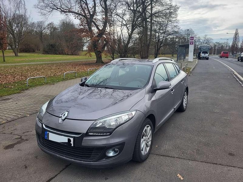 Grau Gebraucht 2012 Renault Mégane GrandTour Expression Kombi | 6.190 € (Teuer) - Bild 1/4