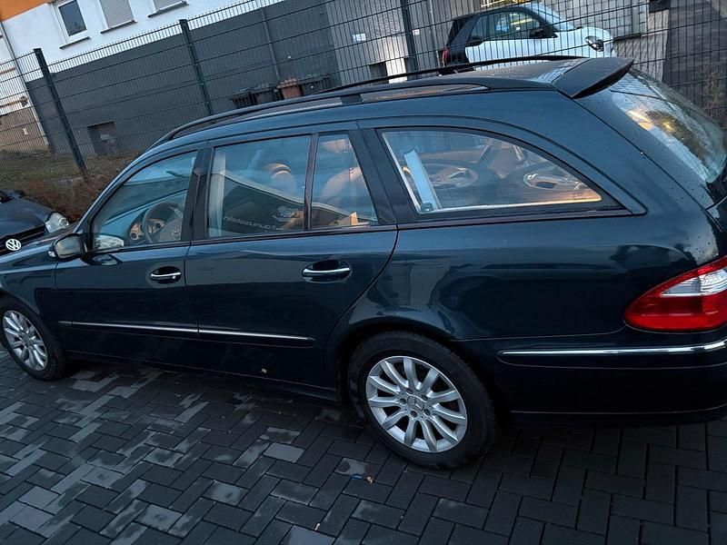 Blau Gebraucht 2006 Mercedes E280 Kombi | 2.450 € (Superpreis) - Bild 1/2
