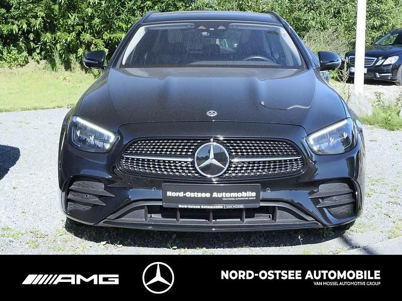 Gebraucht Mercedes E450 Avantgarde 367 PS (269 kW) 2022 Metalliclack obsidianschwarz Kombi