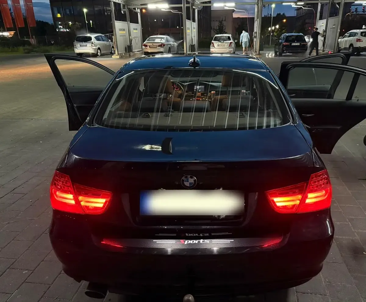 Gebraucht BMW 320 187 PS (137 kW) 2010 Limousine