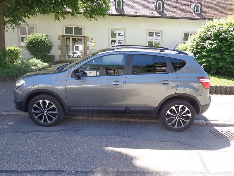Gebraucht Nissan Qashqai 360º 141 PS (103 kW) 2013 Grau SUV