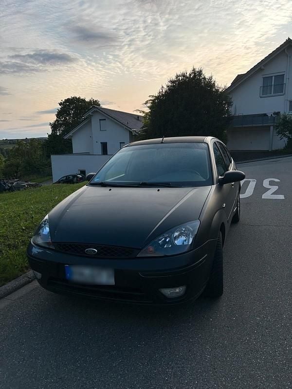 Schwarz Gebraucht 2004 Ford Focus Kleinwagen | 800 € (Guter Preis) - Bild 1/4