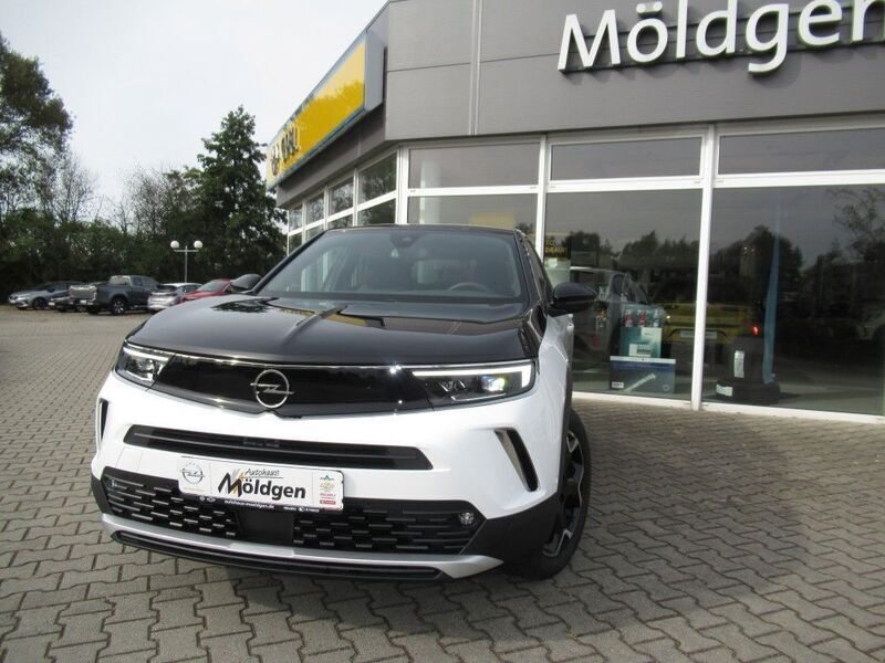 Arktis weiß Gebraucht 2023 Opel Mokka-e Ultimate SUV | 24.500 € (Etwas zu teuer) - Bild 1/4