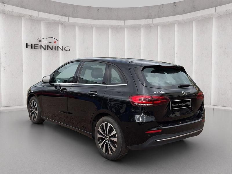 Gebraucht Mercedes E250 Style 160 PS (117 kW) 2022 Schwarz Limousine