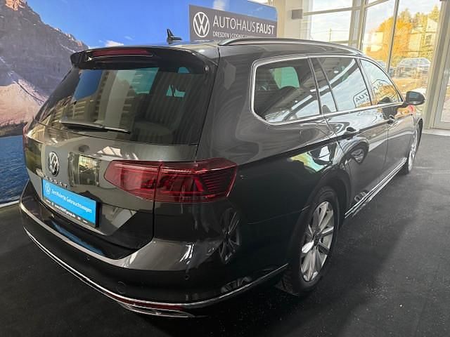 Gebraucht VW Passat Business+ 200 PS (147 kW) 2020 Tornadorot Kombi