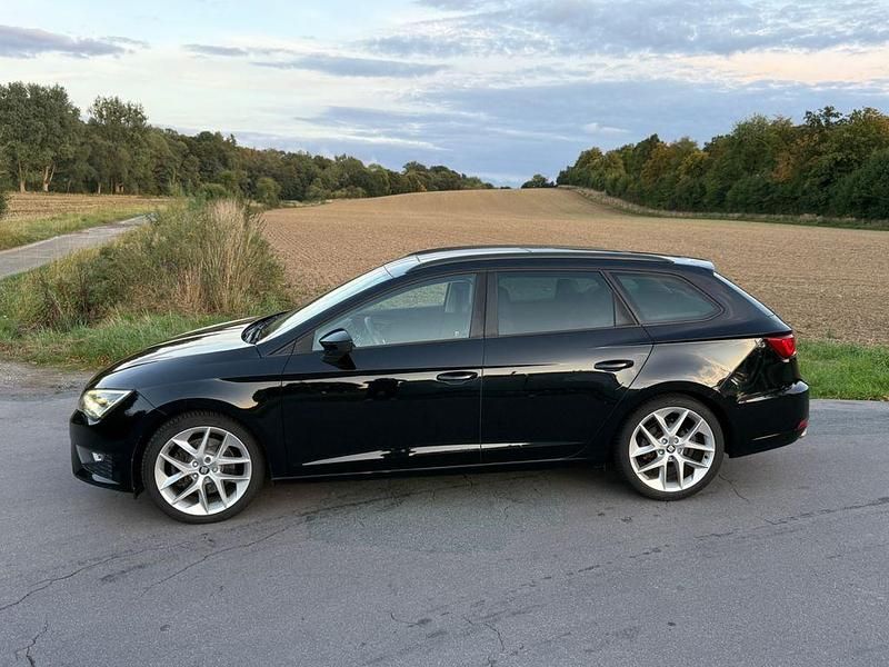 Schwarz Gebraucht 2016 Seat Leon ST FR Kombi | 12.999 € (Fairer Preis) - Bild 1/4