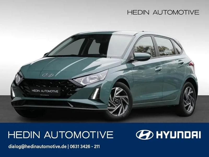 Gebraucht Hyundai i20 Trend 100 PS (73 kW) 2025 Mangrove green Kleinwagen