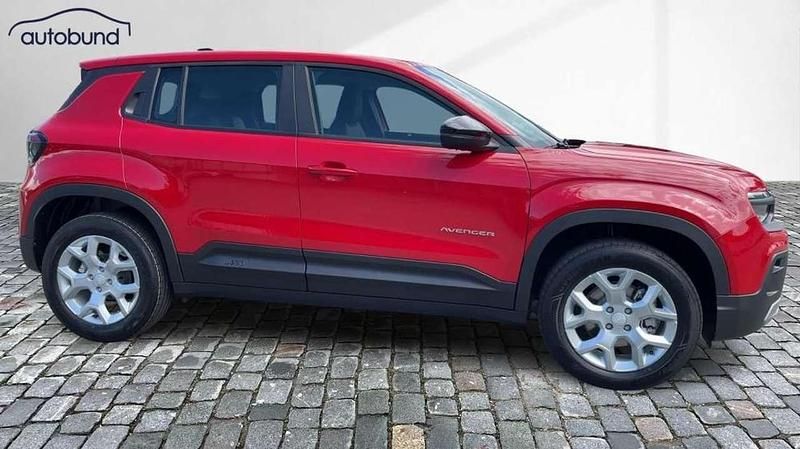 Neu Jeep Avenger Altitude 101 PS (74 kW) 2025 Rot / rubyred SUV