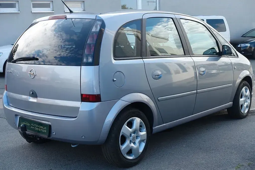 Gebraucht Opel Meriva Innovation 105 PS (77 kW) 2010 Lichtsilber metallic Van / Kleinbus