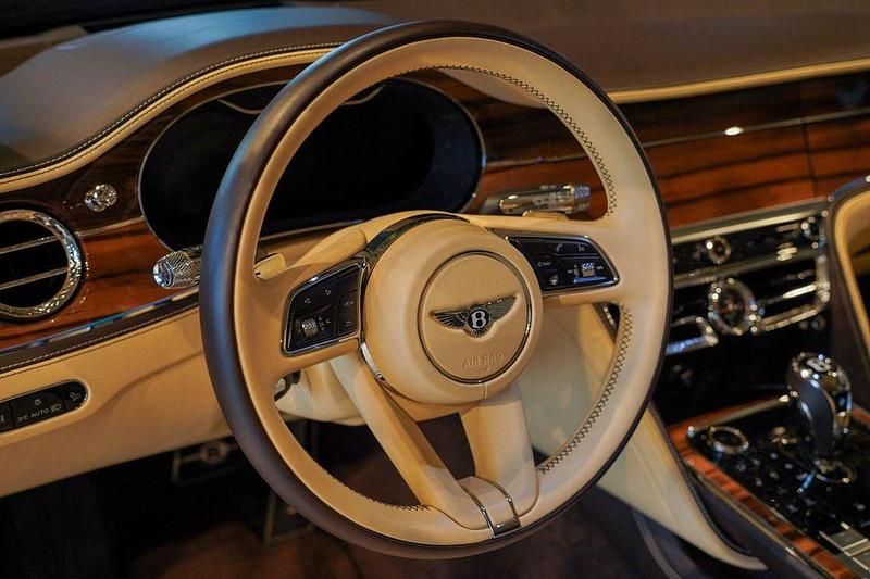 Gebraucht Bentley Flying Spur 635 PS (467 kW) 2022 Beige Limousine