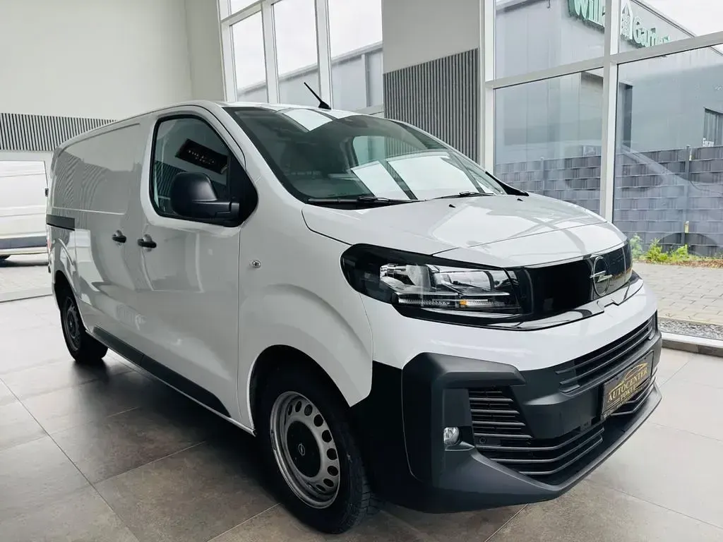 Gebraucht Opel Vivaro-e Combi 120 PS (88 kW) 2025 Weiß Van / Kleinbus