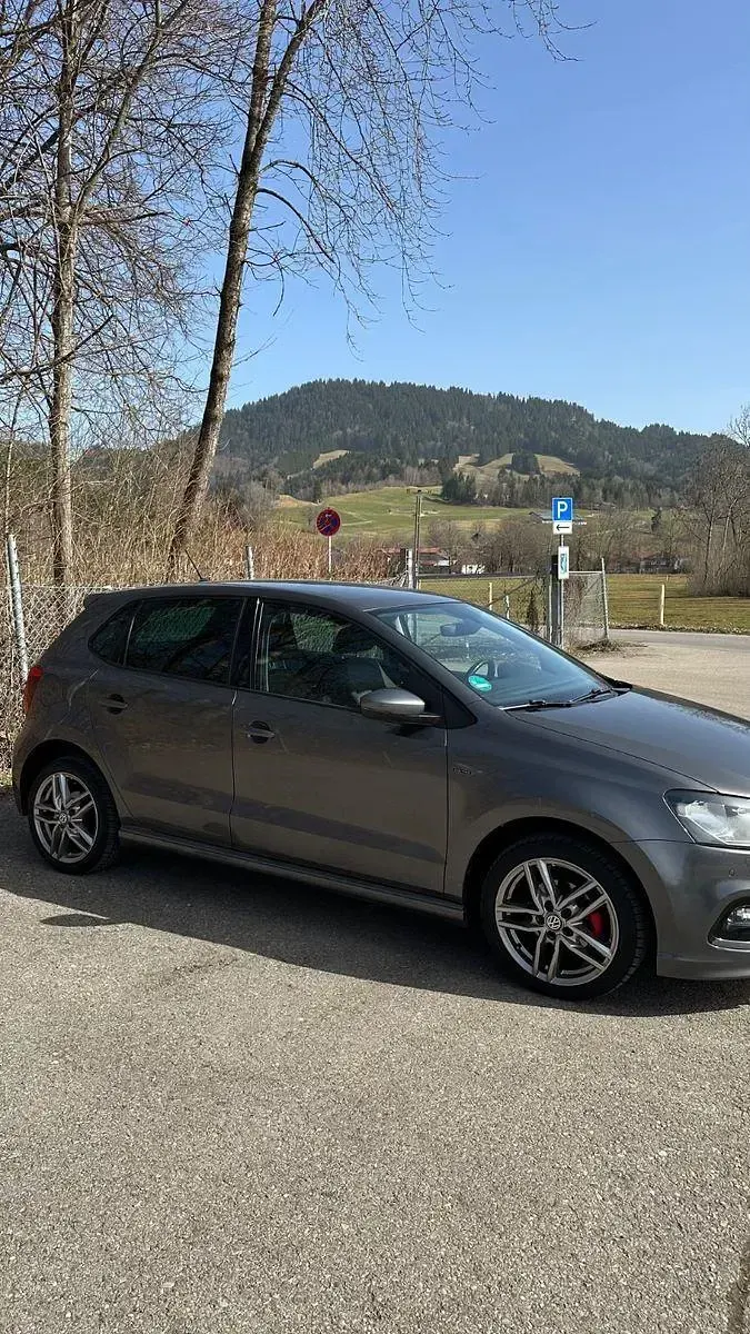 Usata VW Polo R-line 90 CV (66 kW) 2015 Grigio Berlina