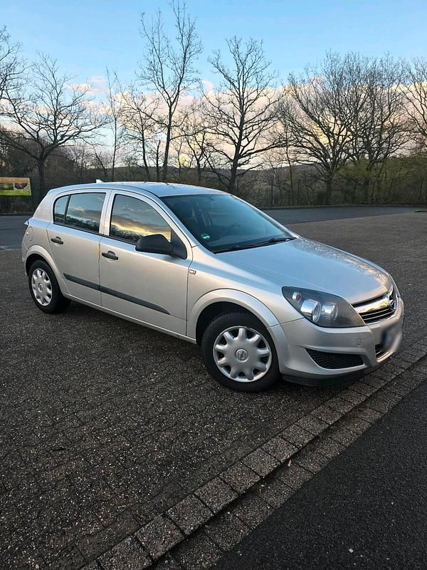 Gebraucht Opel Astra 90 PS (66 kW) 2009 Silber Kleinwagen