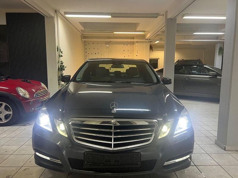 Gebraucht Mercedes E220 170 PS (125 kW) 2011 Grau Limousine