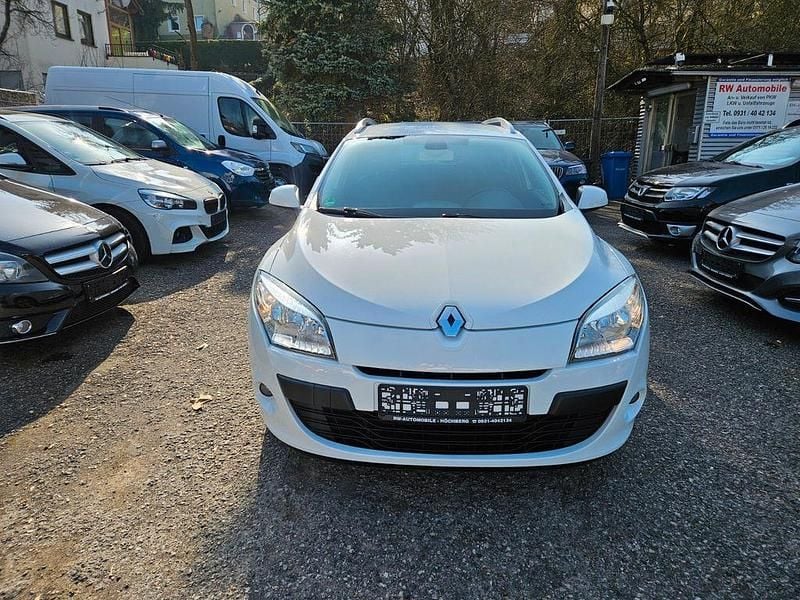 Gebraucht Renault Mégane III Dynamique 110 PS (80 kW) 2012 Weiß Limousine