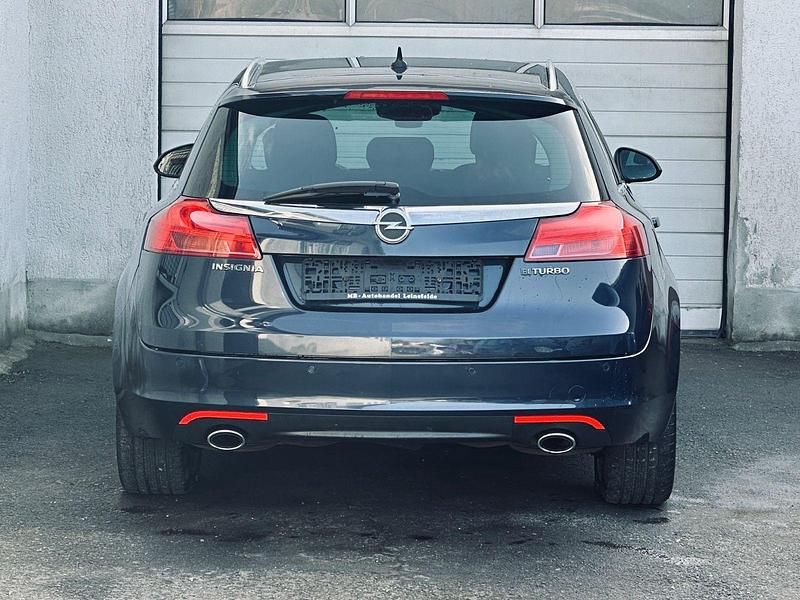 Gebraucht Opel Insignia 194 PS (142 kW) 2013 Blau Kombi