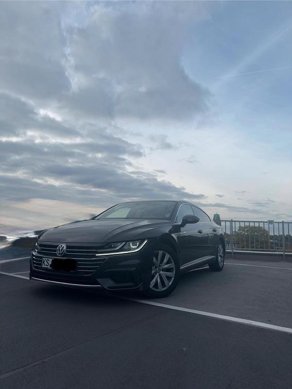 Grau Gebraucht 2019 VW Arteon R-line Limousine | 24.000 € (Guter Preis) - Bild 1/4