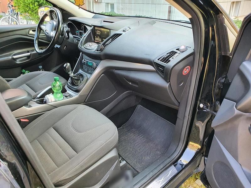 Gebraucht Ford Kuga 150 PS (110 kW) 2016 Schwarz SUV