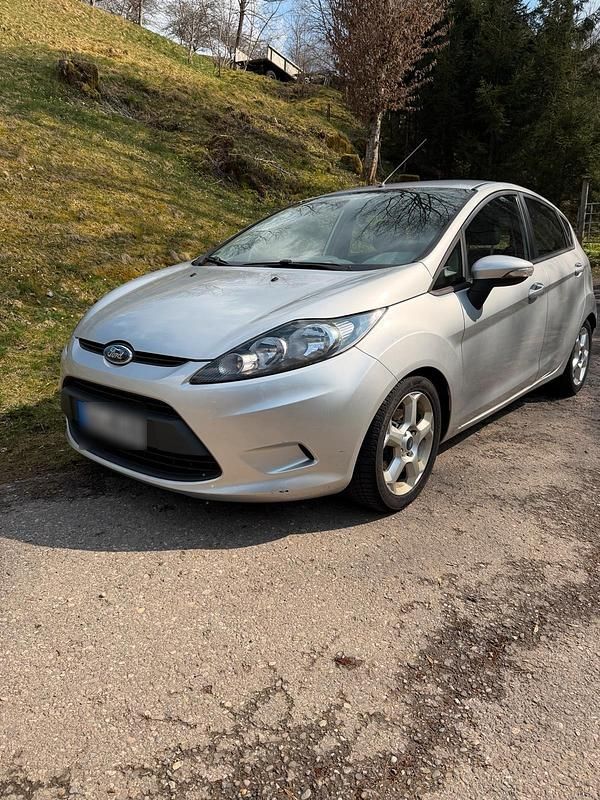 Gebraucht Ford Fiesta 81 PS (59 kW) 2009 Silber Kleinwagen