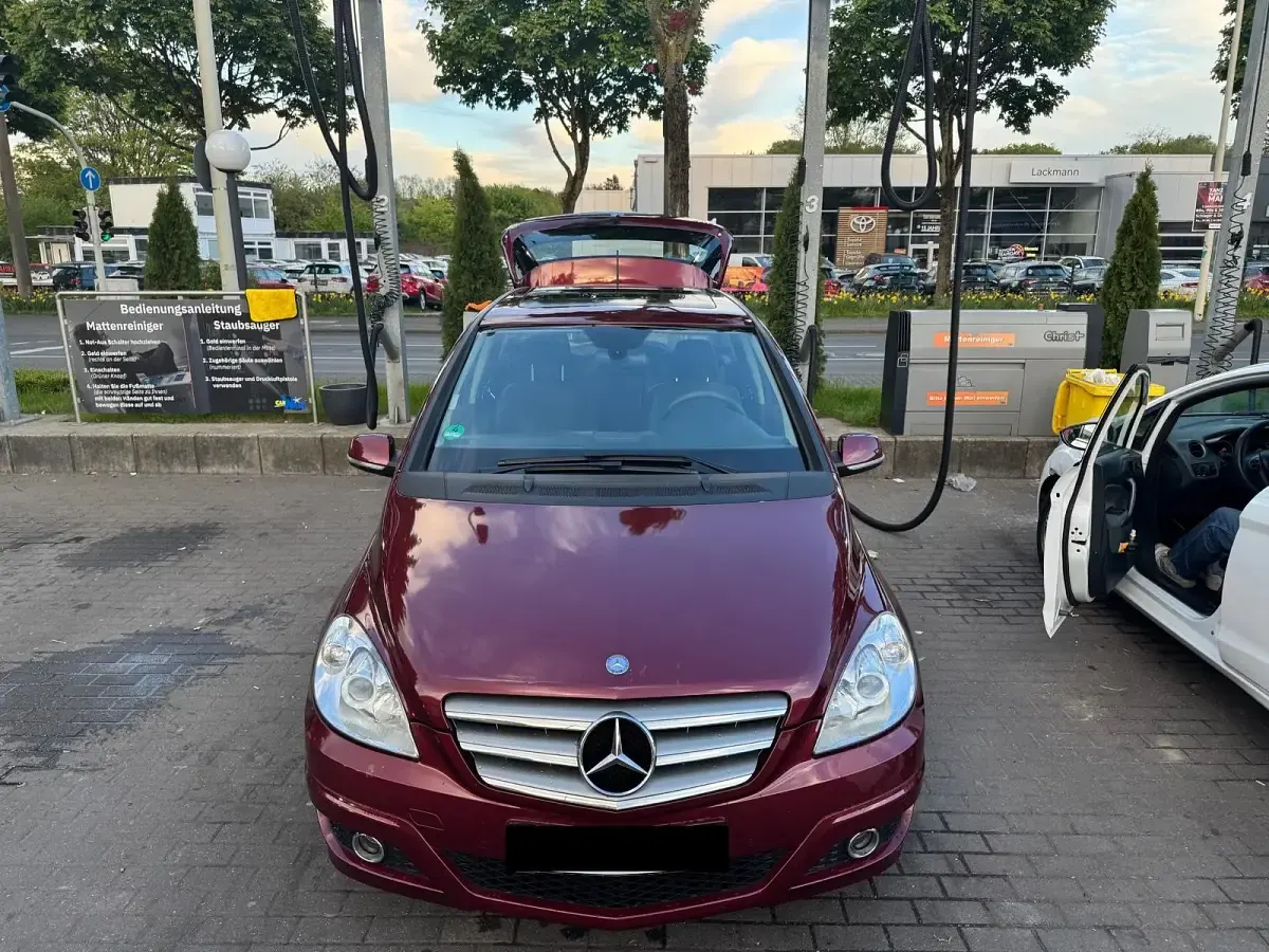 Gebraucht Mercedes B170 116 PS (85 kW) 2009 Rot Van / Kleinbus