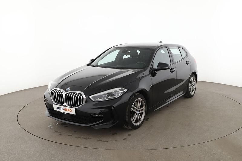 Schwarz Gebraucht 2022 BMW 120 M Sport Kleinwagen | 26.830 € (Fairer Preis) - Bild 1/3