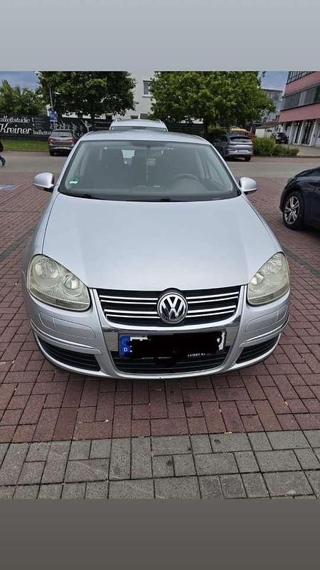 Silber Gebraucht 2006 VW Jetta Comfortline Limousine | 3.000 € (Etwas zu teuer) - Bild 1/4