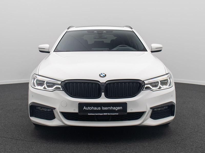 Gebraucht BMW 530 M Sport 265 PS (194 kW) 2019 Alpinweiã uni300 Kombi