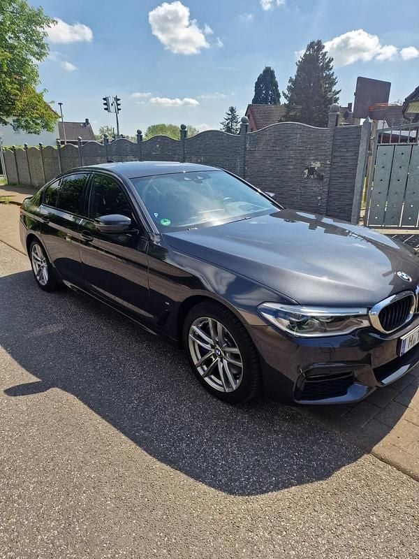 Grau Gebraucht 2019 BMW 530e M Sport Limousine | 24.499 € (Superpreis) - Bild 1/4