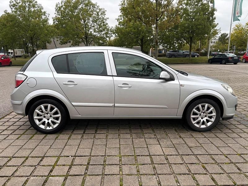Gebraucht Opel Astra 105 PS (77 kW) 2006 Silber Kleinwagen