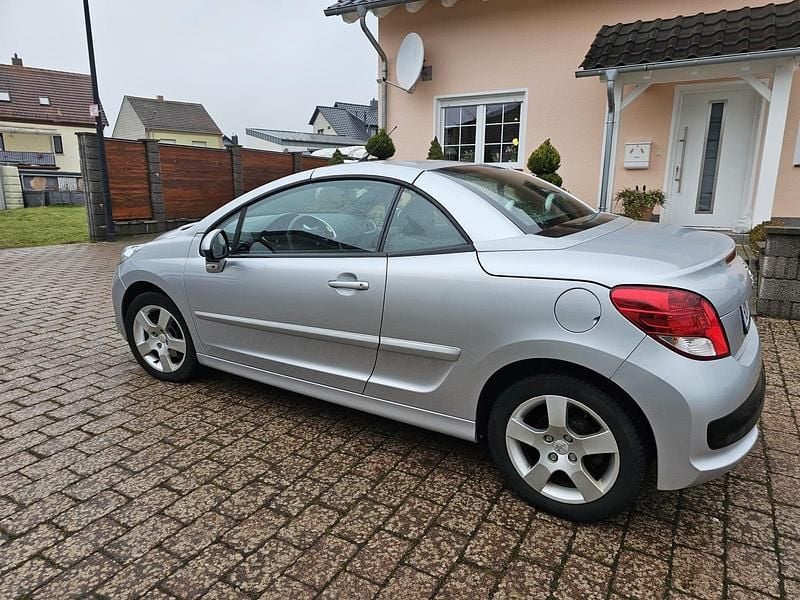 Gebraucht Peugeot 207 101 PS (74 kW) 2013 Silber Cabrio