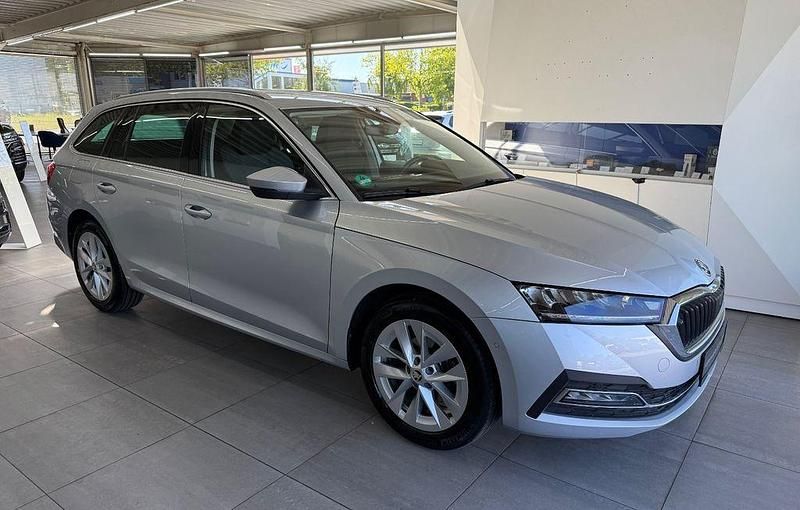 Silber Gebraucht 2022 Skoda Octavia Style Limousine | 18.490 € (Guter Preis) - Bild 1/4