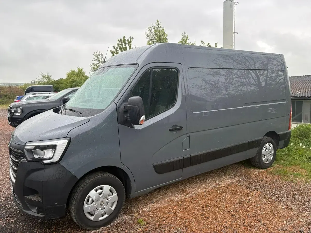 Używany Renault Master 150 KM (110 kW) 2021 Szary Minivan