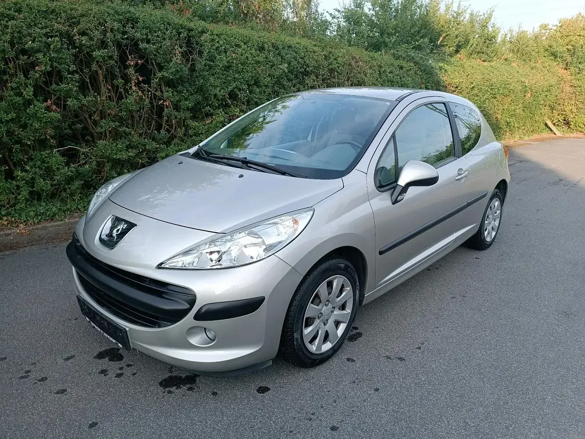 Gebraucht Peugeot 207 75 PS (55 kW) 2006 Silber Limousine