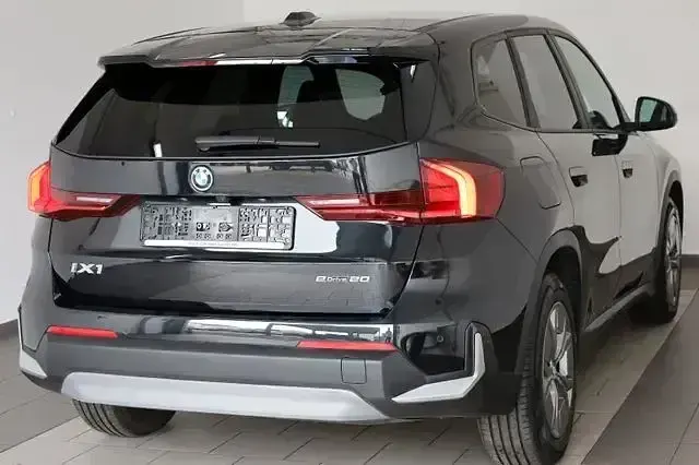 Gebraucht BMW iX1 Performance 150 kW (204 PS) 2024 Schwarz SUV
