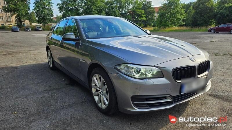 Grau Gebraucht 2015 BMW 225 Sport Line Limousine | 19.500 € - Bild 1/4