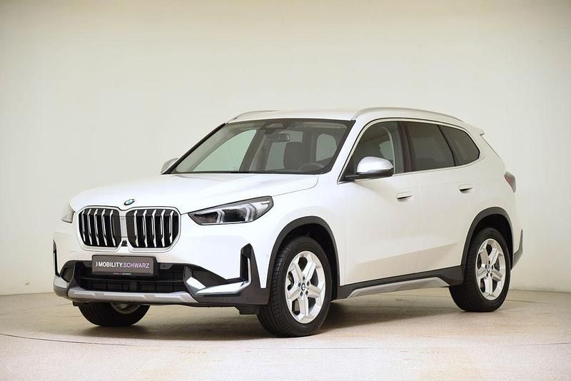 Mineralweiß metallic Gebraucht 2024 BMW X1 xLine SUV | 45.940 € (Fairer Preis) - Bild 1/4