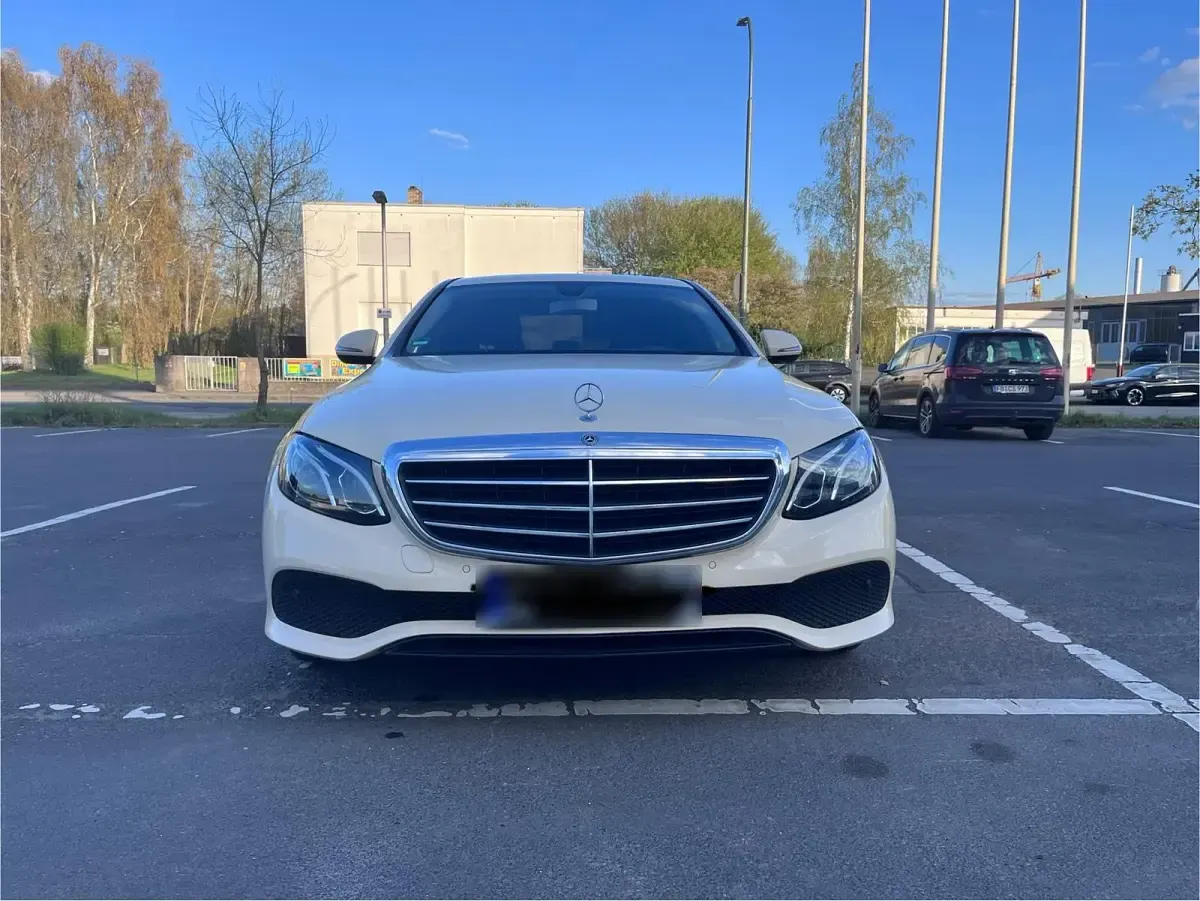 Gebraucht Mercedes E200 160 PS (117 kW) 2019 Limousine
