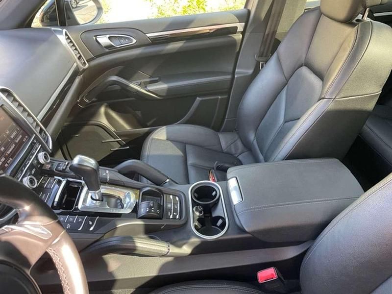 Second-hand Porsche Cayenne 260 CP (191 kW) 2013 Negru SUV