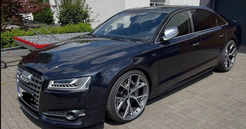 Gebraucht Audi S8 plus Design 605 PS (444 kW) 2017 Blau Limousine