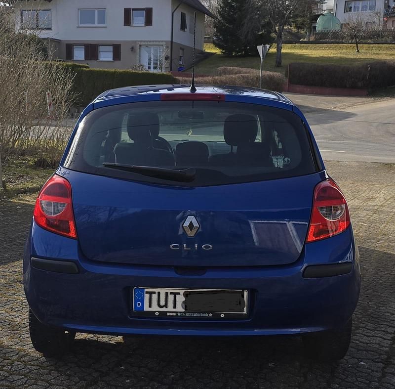 Gebraucht Renault Clio II 75 PS (55 kW) 2007 Blau Kleinwagen