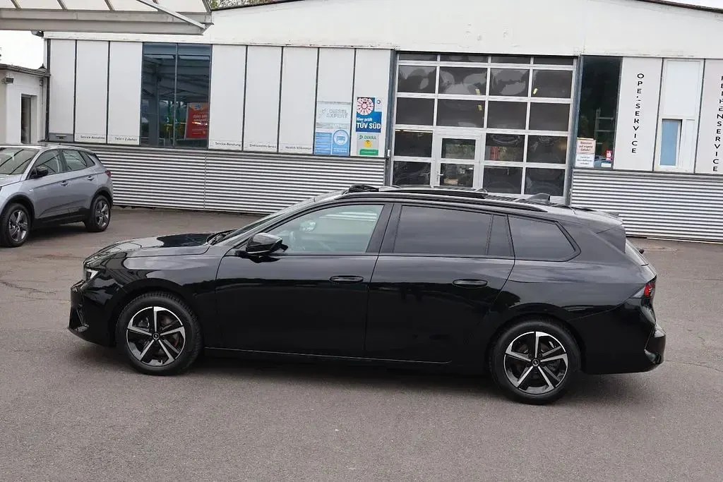 Gebraucht Opel Astra 131 PS (96 kW) 2025 Diamond black Kleinwagen