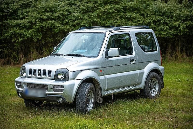 Grau Gebraucht 2008 Suzuki Jimny SUV | 8.000 € (Fairer Preis) - Bild 1/4