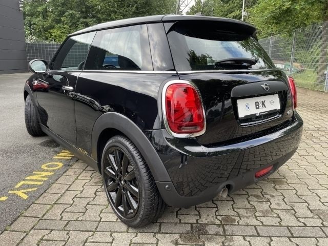 Gebraucht Mini ONE 102 PS (75 kW) 2019 Schwarz metallic midnight black metallic Kleinwagen