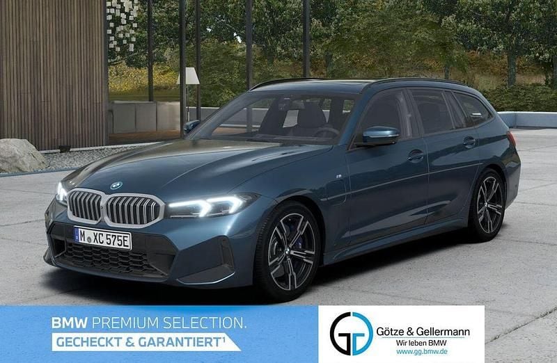 Gebraucht BMW 330e M Sport 292 PS (214 kW) 2025 Arctic race blue Kombi